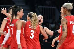 Bravo kızlar... Filenin Sultanları çeyrek finalde