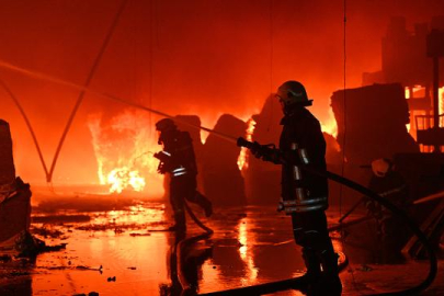 Kayseri'de keçe fabrikasında çıkan yangın 15.saatte kontrol altına alındı