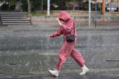 Meteoroloji 2 kenti uyardı: Kuvvetli rüzgar ve sağanak bekleniyor