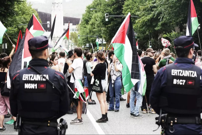 Filistin bayraklarıyla İsrail'i protesto ettiler! Yarış apar topar iptal edildi