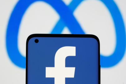 Mark Zuckerberg, Facebook'a dava açtı