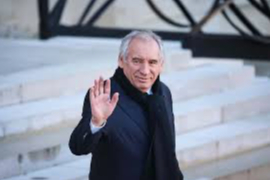 Fransa’da hükümet düştü siyasi kriz derinleşiyor