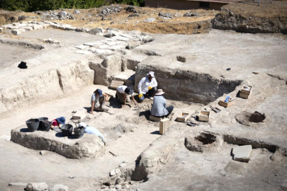 Arslantepe Höyüğü'nde 8 bin yıllık geçmişi işaret eden seramik küp parçaları bulundu