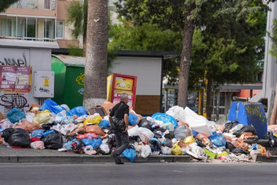 CHP'li belediyede maaş krizi! İzmir'in sokakları çöp yığınlarıyla doldu