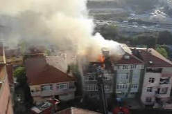 Üsküdar’da korku dolu anlar.. Alevler apartmana sıçradı