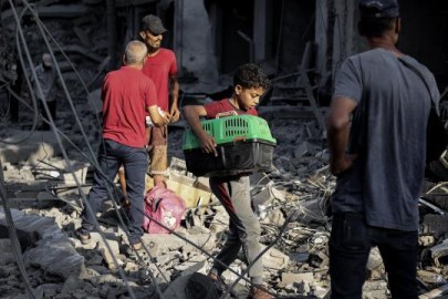 Gazzeliler çöp yığınları arasında yaşam mücadelesi veriyor