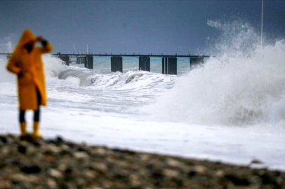 O illerde yaşayanlar dikkat! Meteoroloji 40 il için kuvvetli yağış ve fırtına uyarısı yaptı