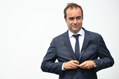 Dün hükümeti kurdu, bugün istifa etti! Fransa'da siyasi kriz