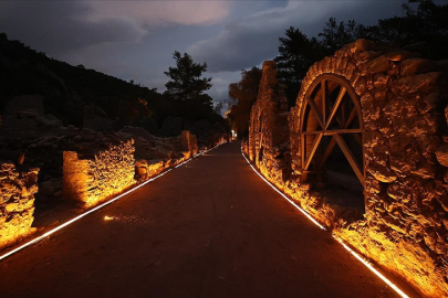 Gece müzeciliği Olympos Antik Kenti'ni akşamları da hareketlendirdi