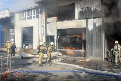 İstanbul'da sanayi sitesindeki iş yerinde yangın