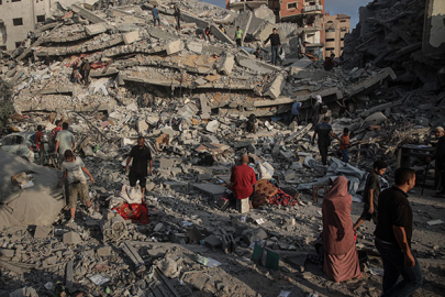 Katil İsrail 2 yıldır her gün Gazze'ye ölüm yağdırıyor