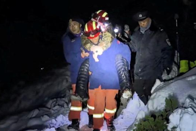 Everest'te mahsur kalan 1000'den fazla kişi kurtarıldı