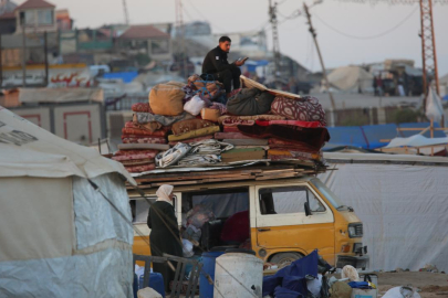 İsrail'in Gazze'de çekildiği bölgelere yerinden edilen Filistinliler dönmeye devam ediyor