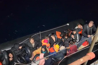 İzmir açıklarında 104 düzensiz göçmen yakalandı