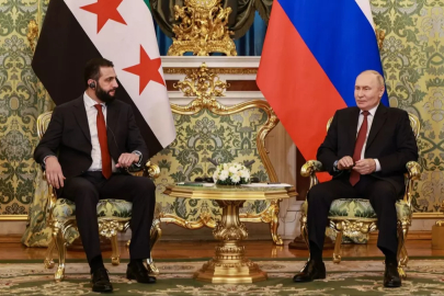 Moskova'da kritik görüşme... Şara Esed'i, Putin askeri üs istedi