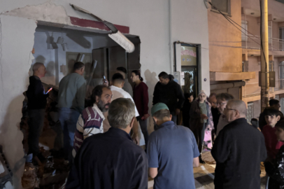 Tehlike yolu yine kaza getirdi: Freni boşalan kamyon evi yerle bir etti