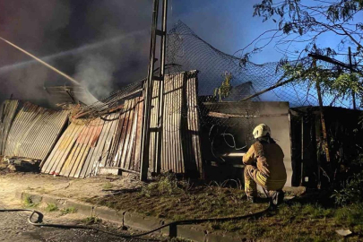 Küçükçekmece'de halı yıkama atölyesinde yangın