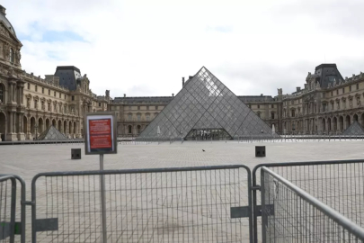 Dikkat çeken çıkış: Louvre soygunu Fransa'nın çöküşünün işareti