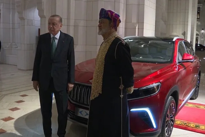 Cumhurbaşkanı Erdoğan, Umman Sultanı El Said’e Togg Takdim Etti