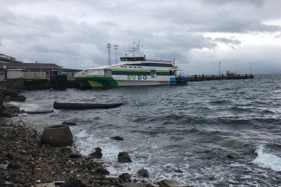 Deniz ulaşımına "fırtına" engeli: Çok sayıda sefer iptal