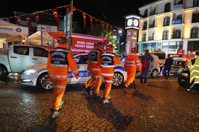 Depremin merkez üssü Sındırgı'da sağanak etkili oluyor