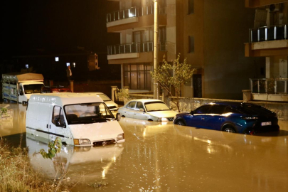 İzmir'de sağanak etkili oldu