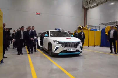 Tank gibi Togg... Cumhurbaşkanı Erdoğan özel üretim araçla törene geldi