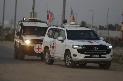 Katil İsrail'in tüm ihlallerine rağmen Hamas sözünü tutuyor: 3'ü daha teslim edildi