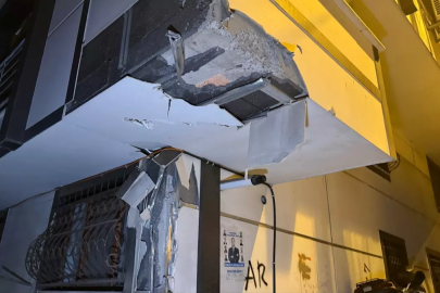 Eyüpsultan'da sokağa dalan vinç dehşet saçtı