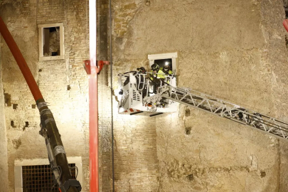 Roma'da tarihi kule çöktü: Kötü haber geldi