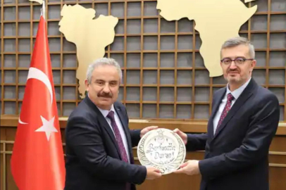 TBF heyeti İletişim Başkanı Burhanettin Duran’ı ziyaret etti