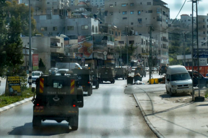 İşgalci İsrail ordusu, Nablus'ta geniş çaplı baskınlar düzenliyor
