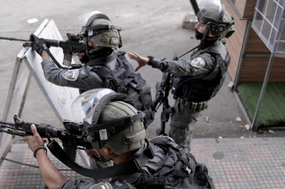 Katil İsrail ordusu, Kudüs'ün kuzeyinde 1'i çocuk 2 Filistinliyi öldürdü