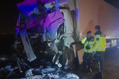 Arızalanan tur otobüsüne tır çarptı: Çok sayıda yaralı var