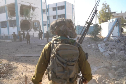 Katil İsrail teslim olan 2 Filistinliyi infaz etti