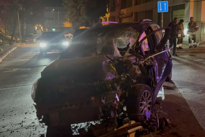 Ters yöne giren otobüs ile otomobil çapıştı: Yaralılar var