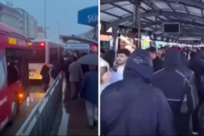 İstanbullunun çilesi bitmiyor! Yine metrobüs arızası yine uzun kuyruklar