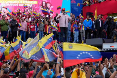 Maduro, dans ederek ABD'ye ''barış'' çağrısında bulundu