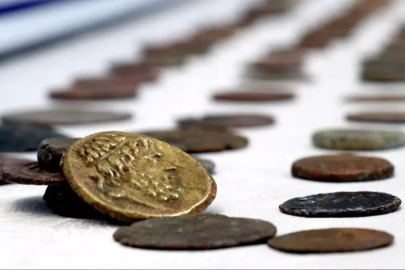 Diyarbakır'da tarihi eser operasyonu! 690 sikke ve 47 yüzük ele geçirildi