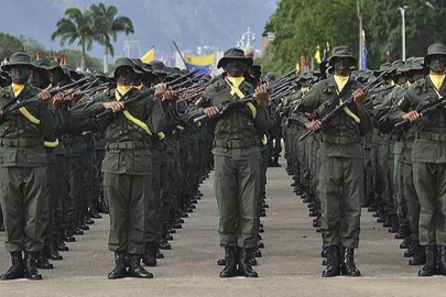 ABD'ye böyle cevap verdiler! Venezuela ordusuna katıldılar