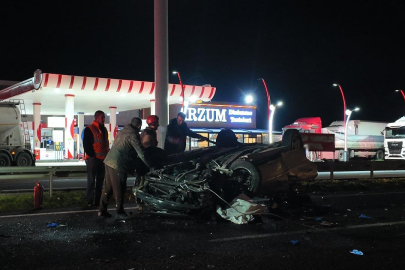 Ankara'da tıra arkadan çarpan otomobil takla attı