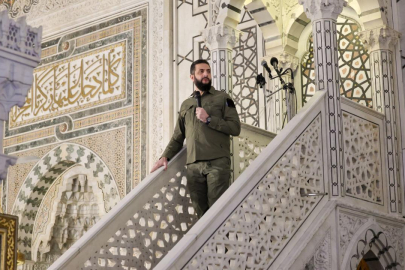 Şara, devrimin yıl dönümünde Emevi Camisi'nden kardeşlik mesajı verdi