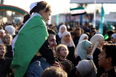 Suriye'de 61 yıllık Baas rejimin deviren halk, geleceğe umutla bakıyor