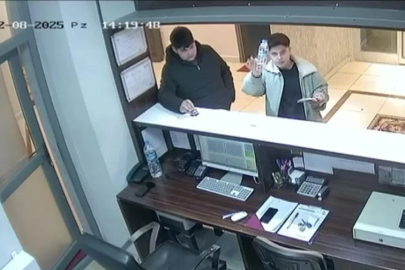 Öğrencilerden örnek davranış: Su aldılar, parasını kameraya gösterip bıraktılar