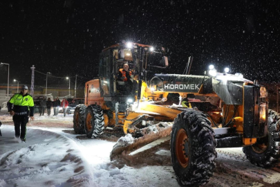 Erzincan’da kar ve tipi nedeniyle yollar ulaşıma kapatıldı