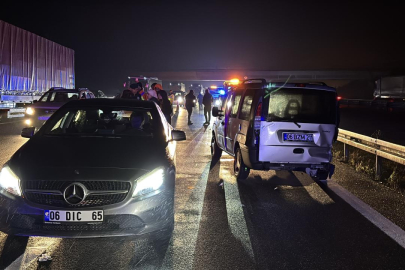 Bolu'da otomobil ile hafif ticari araç çarpıştı: 9 yaralı