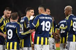 Fenerbahçe sahasında Konyaspor’u 4 golle geçti