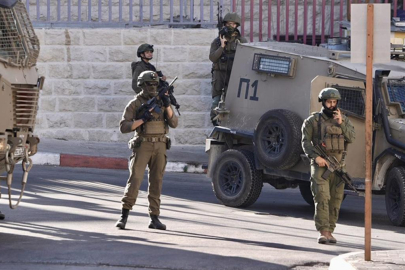 Soykırımcı İsrail Batı Şeria'da Filistinli bir çocuğu yaraladı