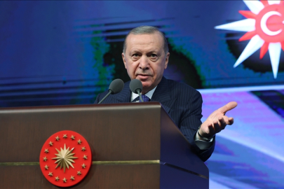 Erdoğan: Filistin'in yanında eğilmeden dimdik duruyoruz