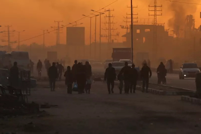 Soykırımcı İsrail'den Gazze'ye hava saldırısı: Bölgeden dumanlar yükseldi